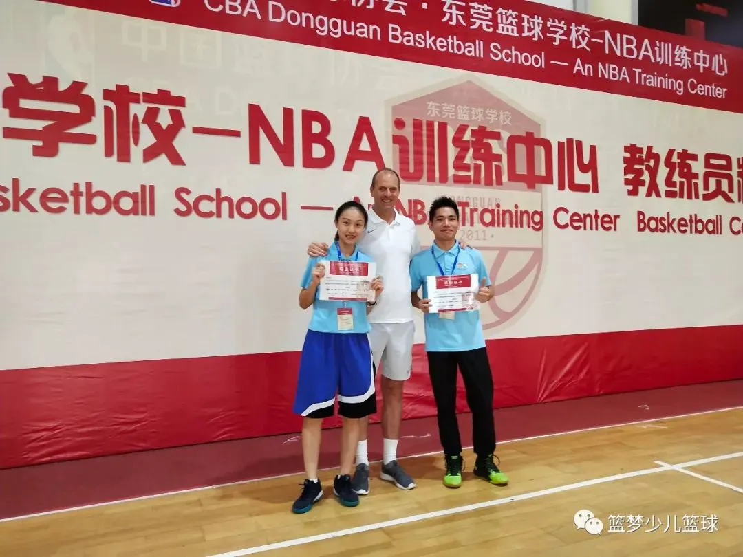 如何通过模拟比赛环境提高篮板实战能力?_0